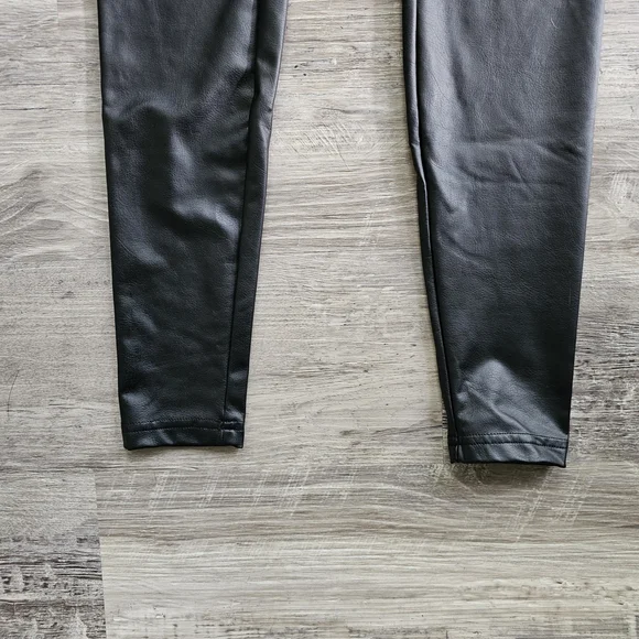 Aerie OFFLINE Black Real Luxe Faux Leather Leggings Size XS - Picture 4 of 9